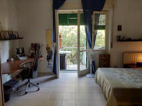 Private room for rent for €690 per month in Pisa, Via Spartaco Carlini