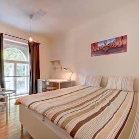 Private room for rent for CZK 20,500 per month in Prague, náměstí Kinských