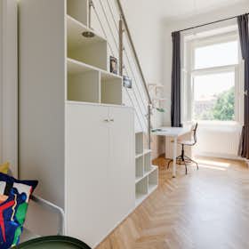 Private room for rent for CZK 15,505 per month in Prague, náměstí Kinských