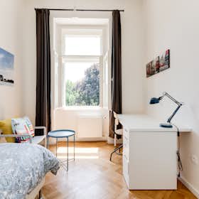 Private room for rent for CZK 18,600 per month in Prague, náměstí Kinských