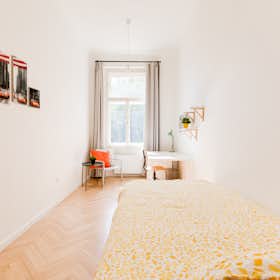 Private room for rent for CZK 17,900 per month in Prague, náměstí Kinských