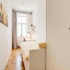 Private room for rent for €686 per month in Prague, Řehořova