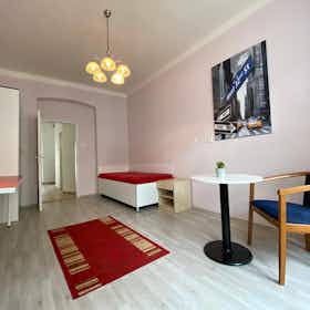 单间公寓 正在以 CZK 20,408 的月租出租，其位于 Prague, Cimburkova