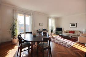 Apartment for rent for €3,074 per month in Paris, Boulevard Arago
