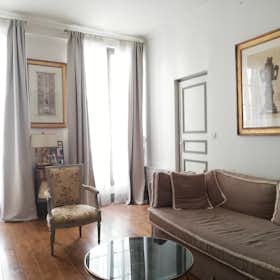 Apartment for rent for €2,500 per month in Paris, Rue Saint Honoré