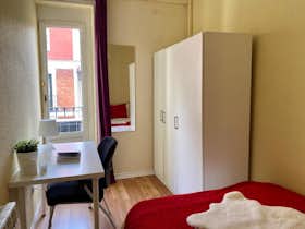 Private room for rent for €570 per month in Madrid, Calle del Conde de Aranda