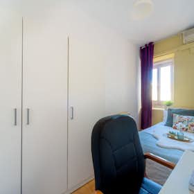 Private room for rent for €580 per month in Madrid, Calle del Conde de Aranda