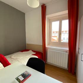 Private room for rent for €600 per month in Madrid, Calle del Conde de Aranda