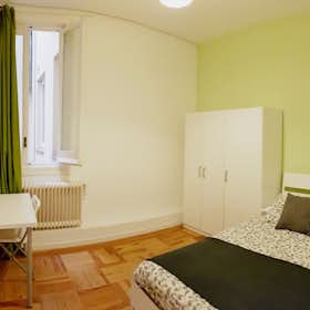 Private room for rent for €570 per month in Madrid, Calle de Santa Catalina