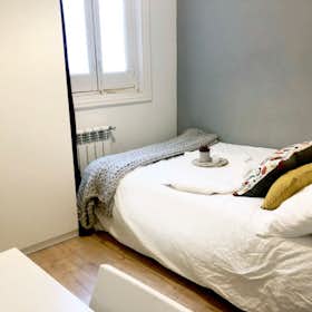 Private room for rent for €520 per month in Madrid, Calle de Santa Catalina