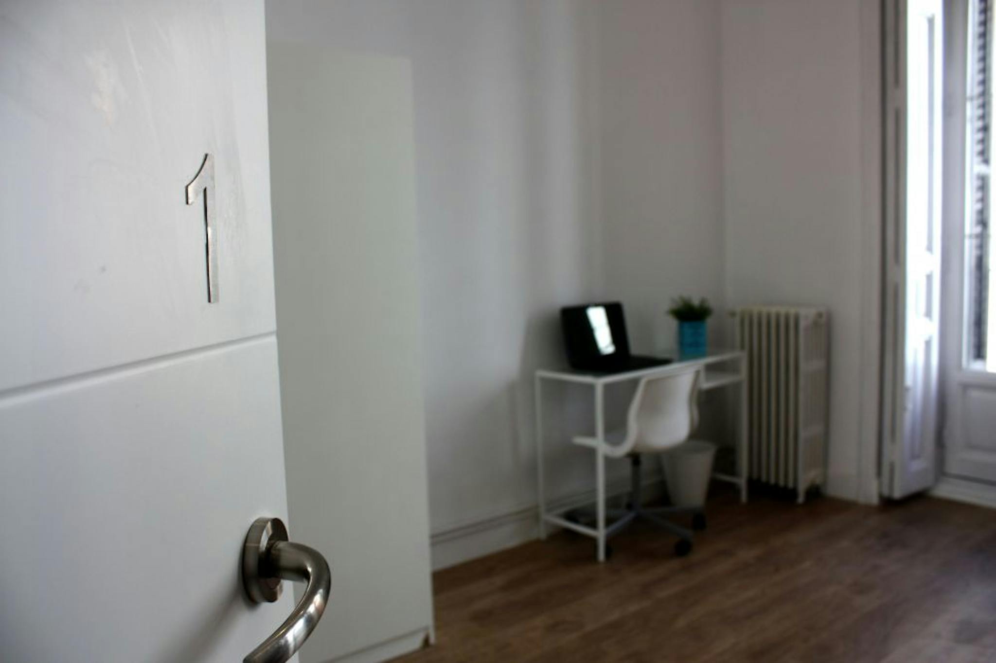 Calle de Valenzuela, Madrid preview