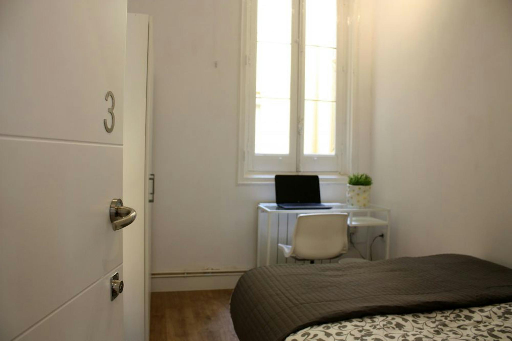 Calle de Valenzuela, Madrid preview