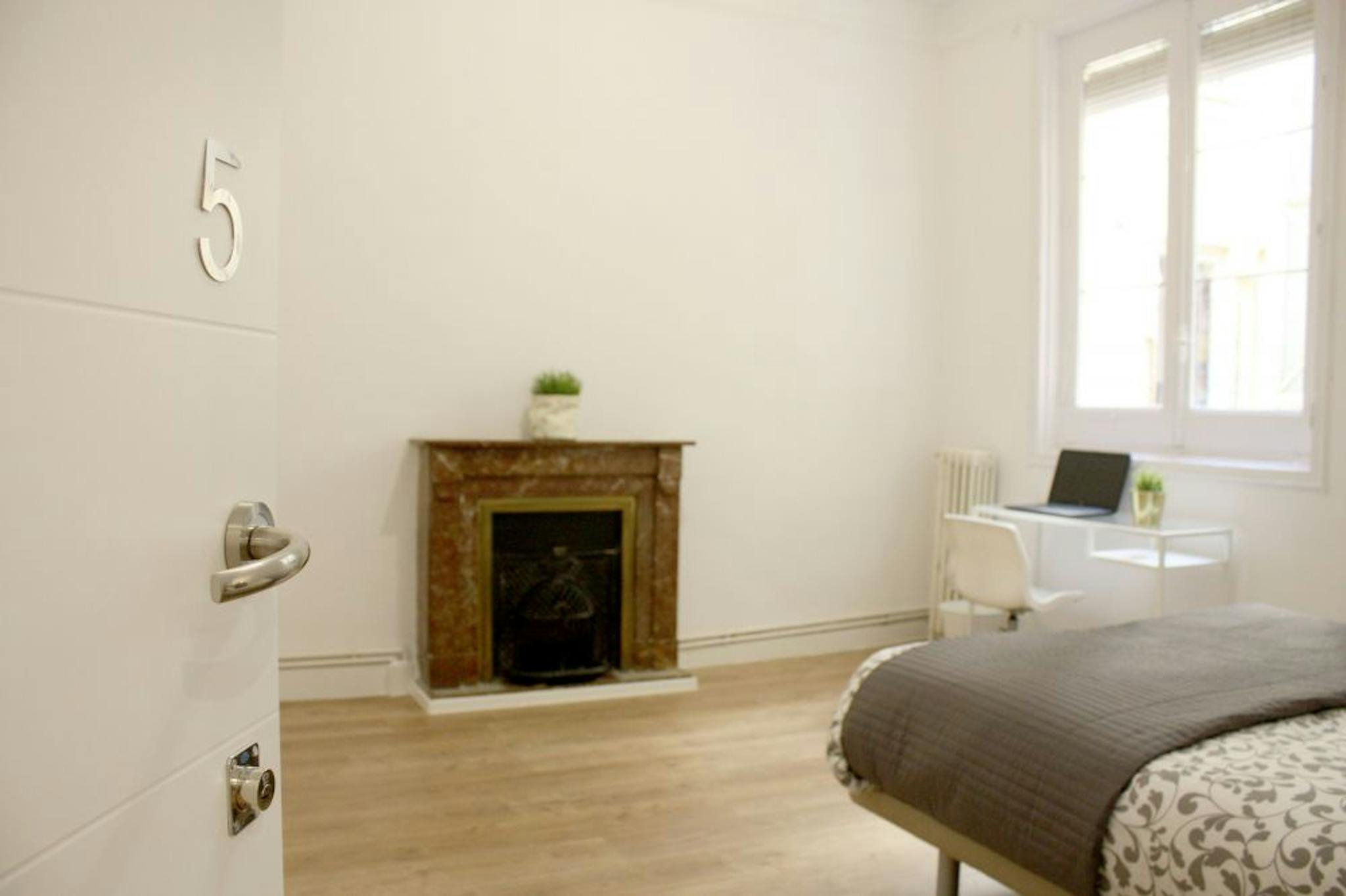 Calle de Valenzuela, Madrid preview