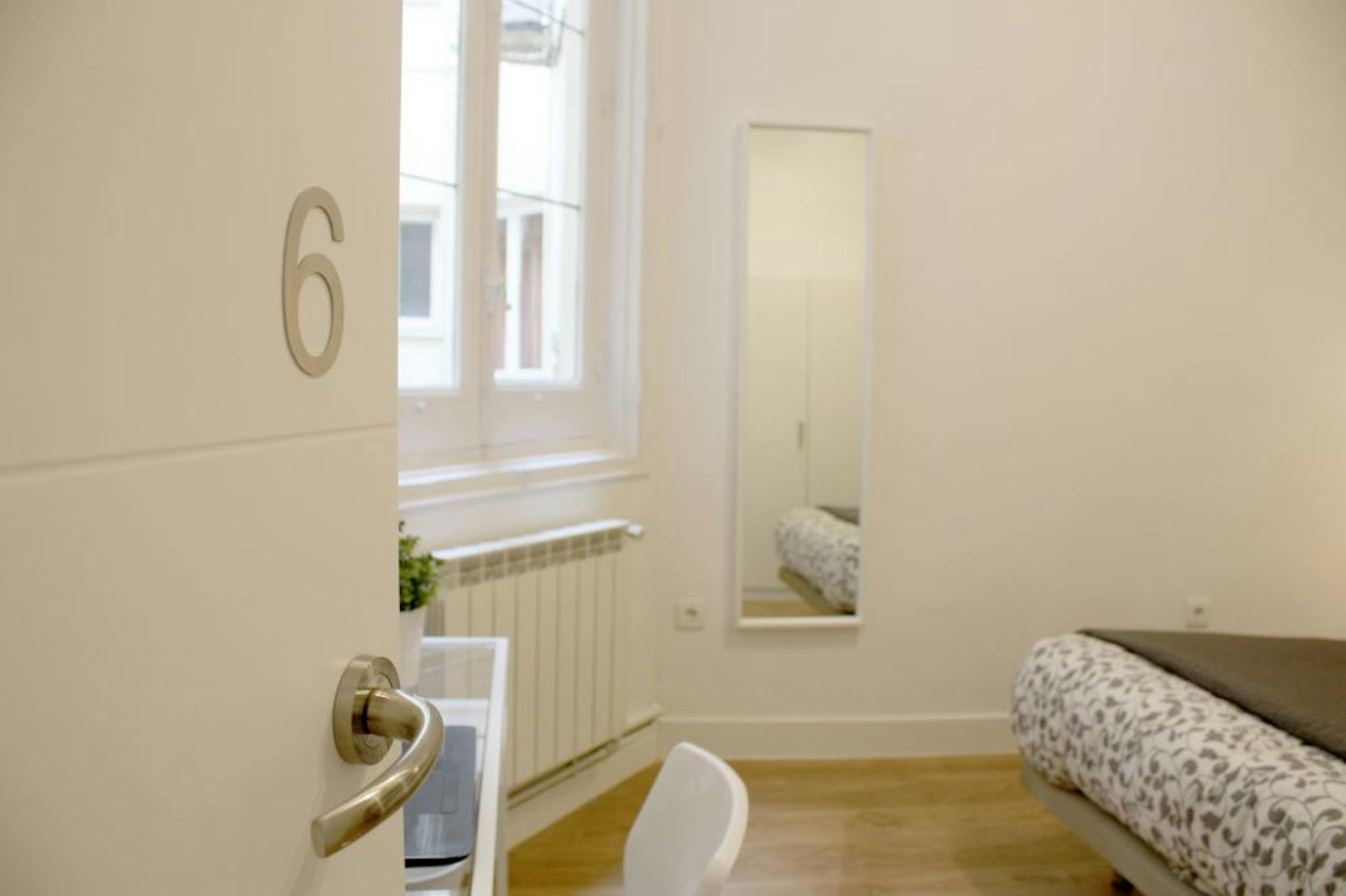 Calle de Valenzuela, Madrid preview