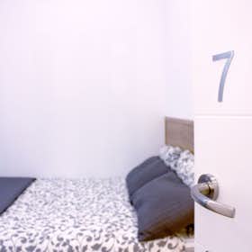 Private room for rent for €610 per month in Madrid, Calle de Valenzuela