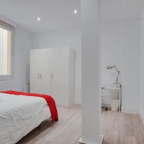 Private room for rent for €620 per month in Madrid, Calle de Fernán González