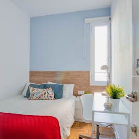 Private room for rent for €580 per month in Madrid, Calle de Fernán González