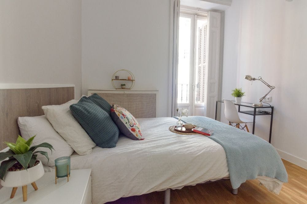 Calle de Valenzuela, Madrid preview