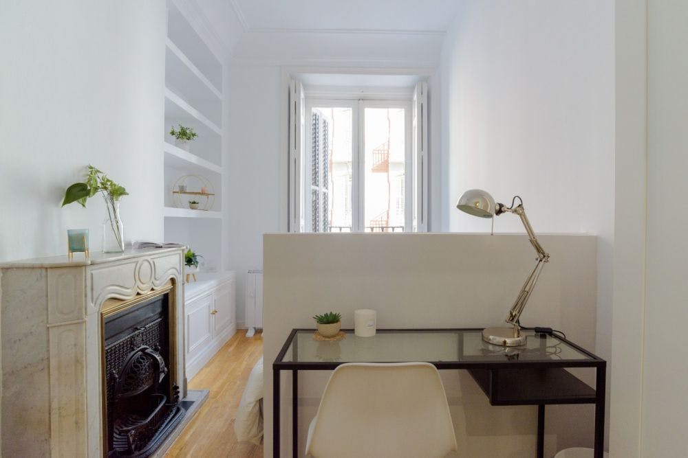 Calle de Valenzuela, Madrid preview