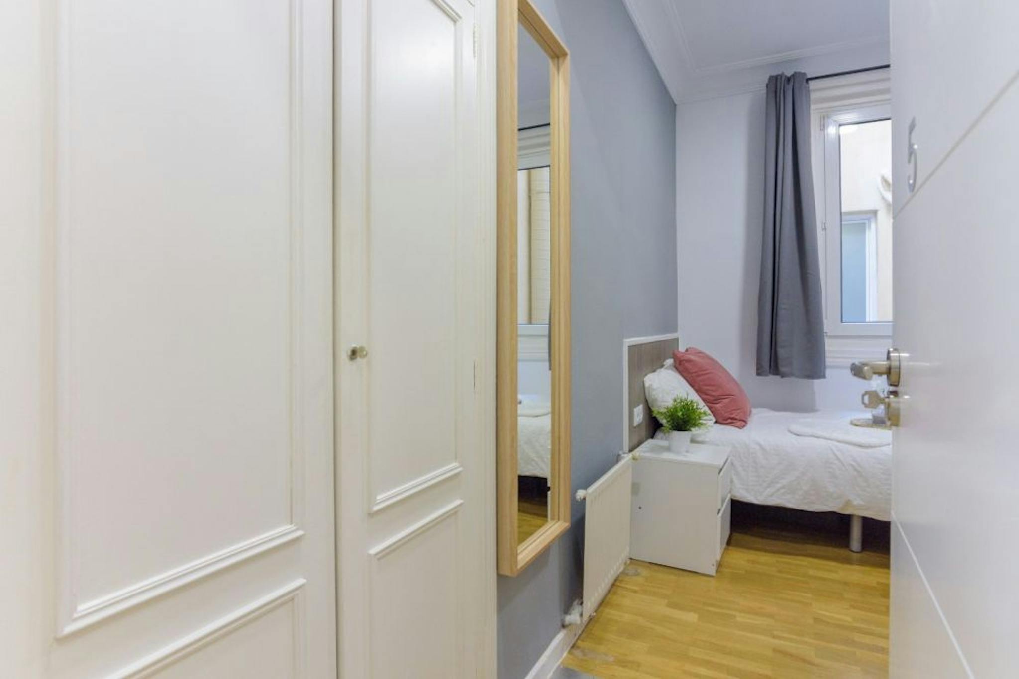 Calle de Valenzuela, Madrid preview