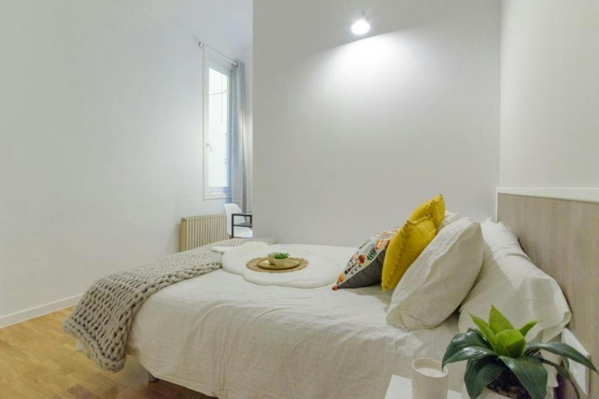 Calle de Valenzuela, Madrid preview