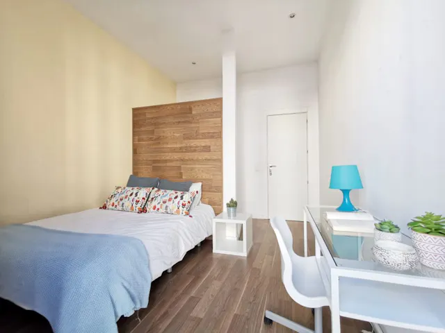 Private room in Calle de Valencia, Madrid (1170564) room image 1