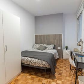 Private room for rent for €590 per month in Madrid, Calle de Barceló