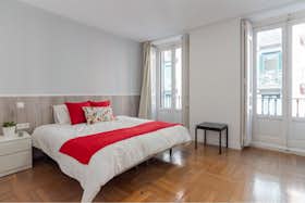 Private room for rent for €690 per month in Madrid, Calle de Carranza