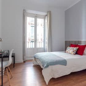 Private room for rent for €660 per month in Madrid, Calle de Carranza