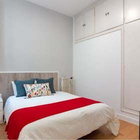Private room for rent for €600 per month in Madrid, Calle de Carranza
