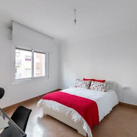 Private room for rent for €690 per month in Barcelona, Carrer de València