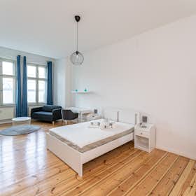 Wohnung zu mieten für 1.350 € pro Monat in Berlin, Bornholmer Straße