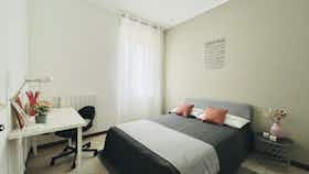 Privé kamer te huur voor € 600 per maand in Padova, Via Marco Mantua Benavides