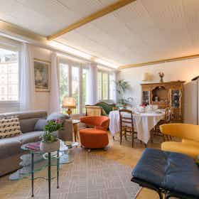 Appartement te huur voor € 4.000 per maand in Dijon, Rue Bordot