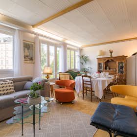 Квартира сдается в аренду за 4 000 € в месяц в Dijon, Rue Bordot