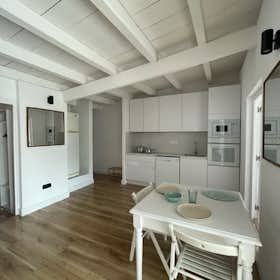 Apartment for rent for €2,200 per month in Barcelona, Carrer de Mercedes