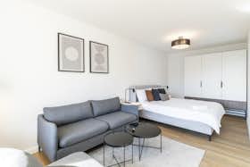 公寓 正在以 €1,750 的月租出租，其位于 Berlin, Glockenturmstraße