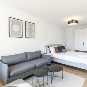 Apartment for rent for €1,750 per month in Berlin, Glockenturmstraße
