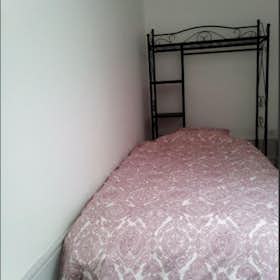 Private room for rent for €350 per month in Porto, Rua de Santo Ildefonso