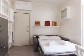 单间公寓 正在以 €1,150 的月租出租，其位于 Milan, Via Bernardino Verro