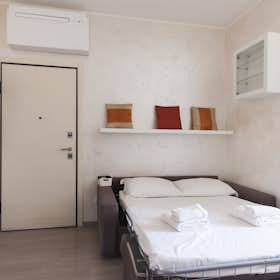 单间公寓 正在以 €1,150 的月租出租，其位于 Milan, Via Bernardino Verro
