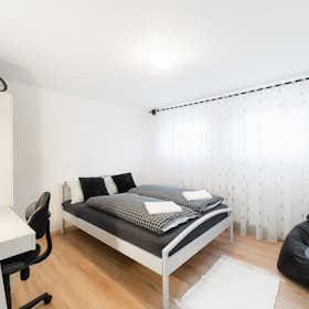 Private room for rent for €430 per month in Ljubljana, Novo Polje-cesta XIX
