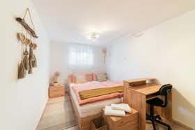 私人房间 正在以 €430 的月租出租，其位于 Ljubljana, Novo Polje-cesta XIX