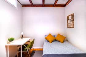 Private room for rent for €440 per month in Porto, Rua do Carvalhido