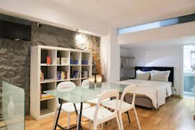 Appartement te huur voor € 960 per maand in Athens, Mavromichali