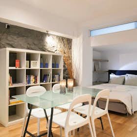 Apartment for rent for €960 per month in Athens, Mavromichali