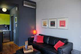 单间公寓 正在以 €960 的月租出租，其位于 Athens, Orminiou