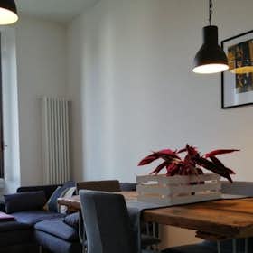 Appartement te huur voor € 1.400 per maand in Milan, Via Lodovico Montegani