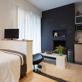 单间公寓 正在以 €960 的月租出租，其位于 Athens, Mavromichali