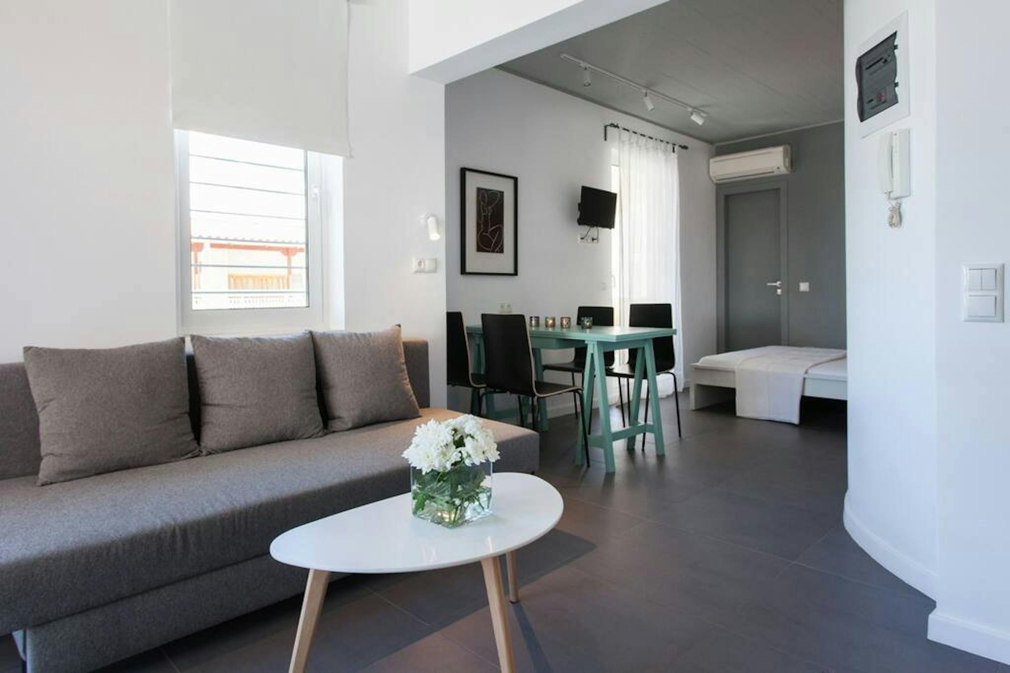 Mavromichali, Athens preview